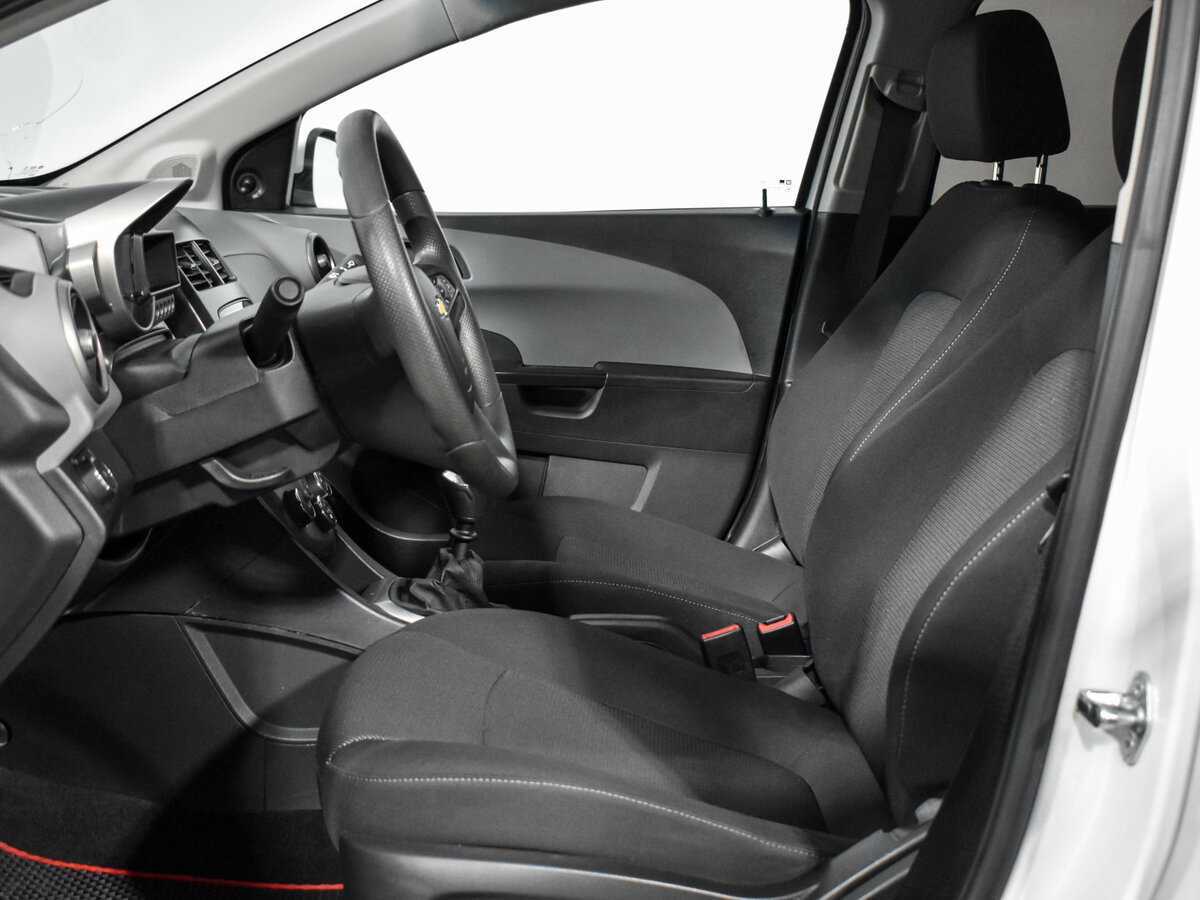 Chevrolet Aveo б/у, 2014, Механическая. Фото: #9