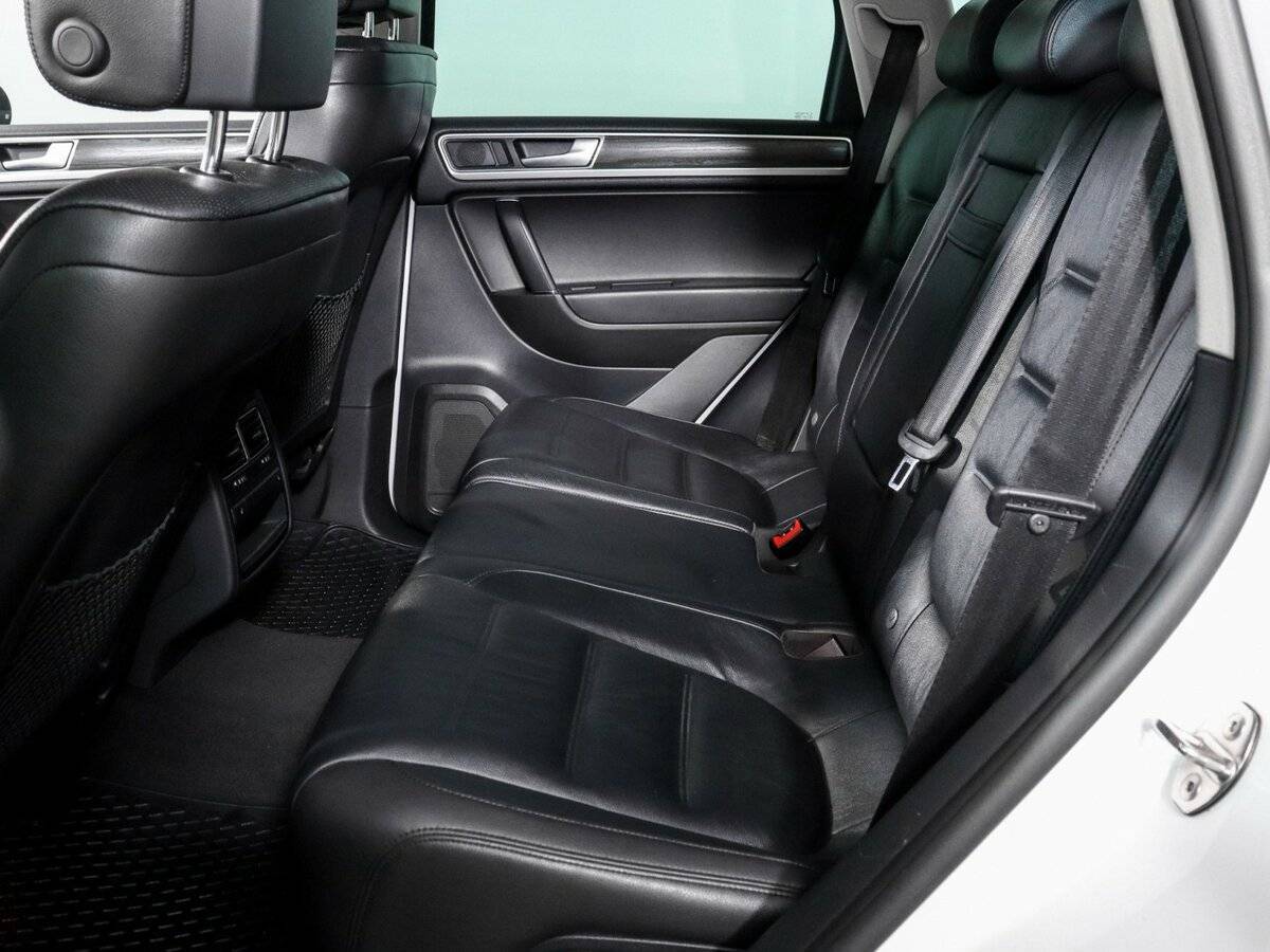 Volkswagen Touareg б/у, 2015, Автоматическая. Фото: #9