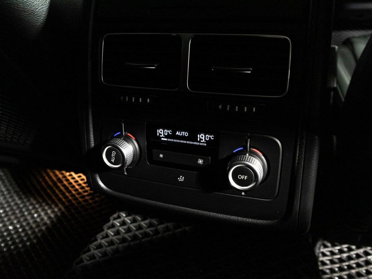 Volkswagen Touareg б/у, 2015, Автоматическая. Фото: #24