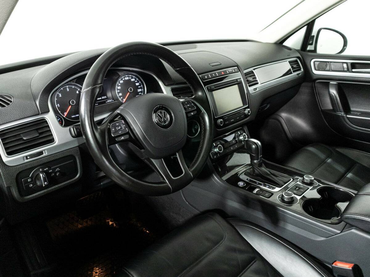 Volkswagen Touareg б/у, 2016, Автоматическая. Фото: #10