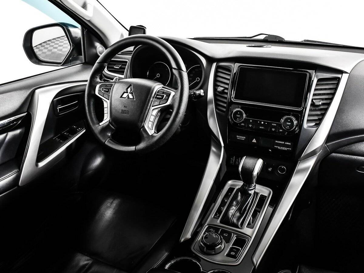 Mitsubishi Pajero Sport б/у, 2017, Автоматическая. Фото: #8