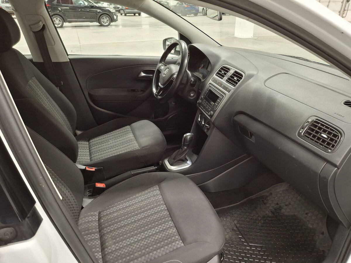 Volkswagen Polo б/у, 2019, Автоматическая. Фото: #9
