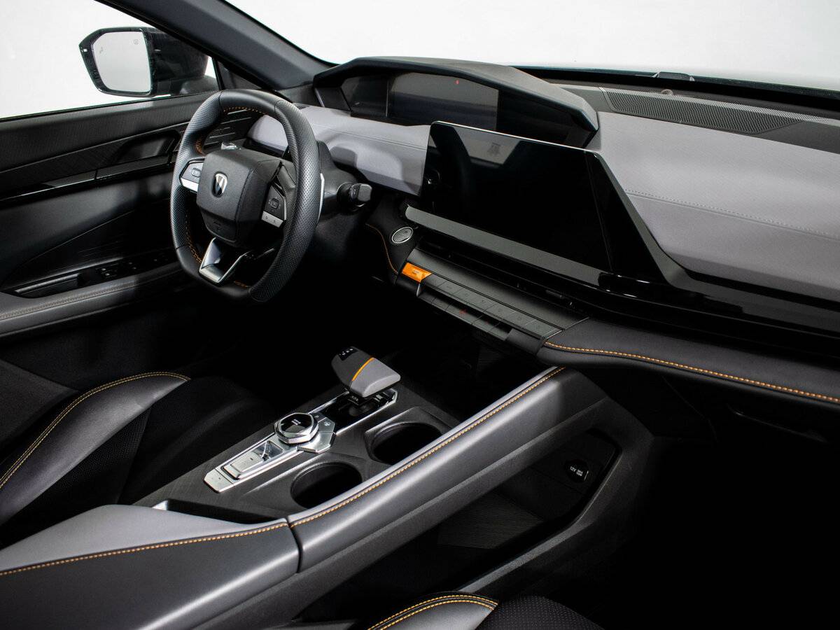 Чанган УНИ-В б/у, 2023, Роботизированная. Фото: #10