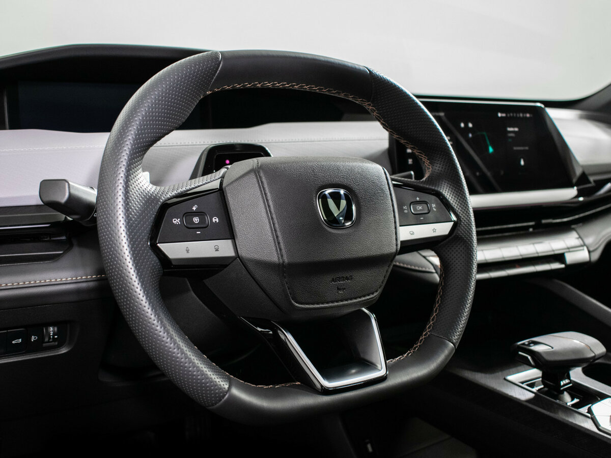 Чанган УНИ-В б/у, 2023, Роботизированная. Фото: #13