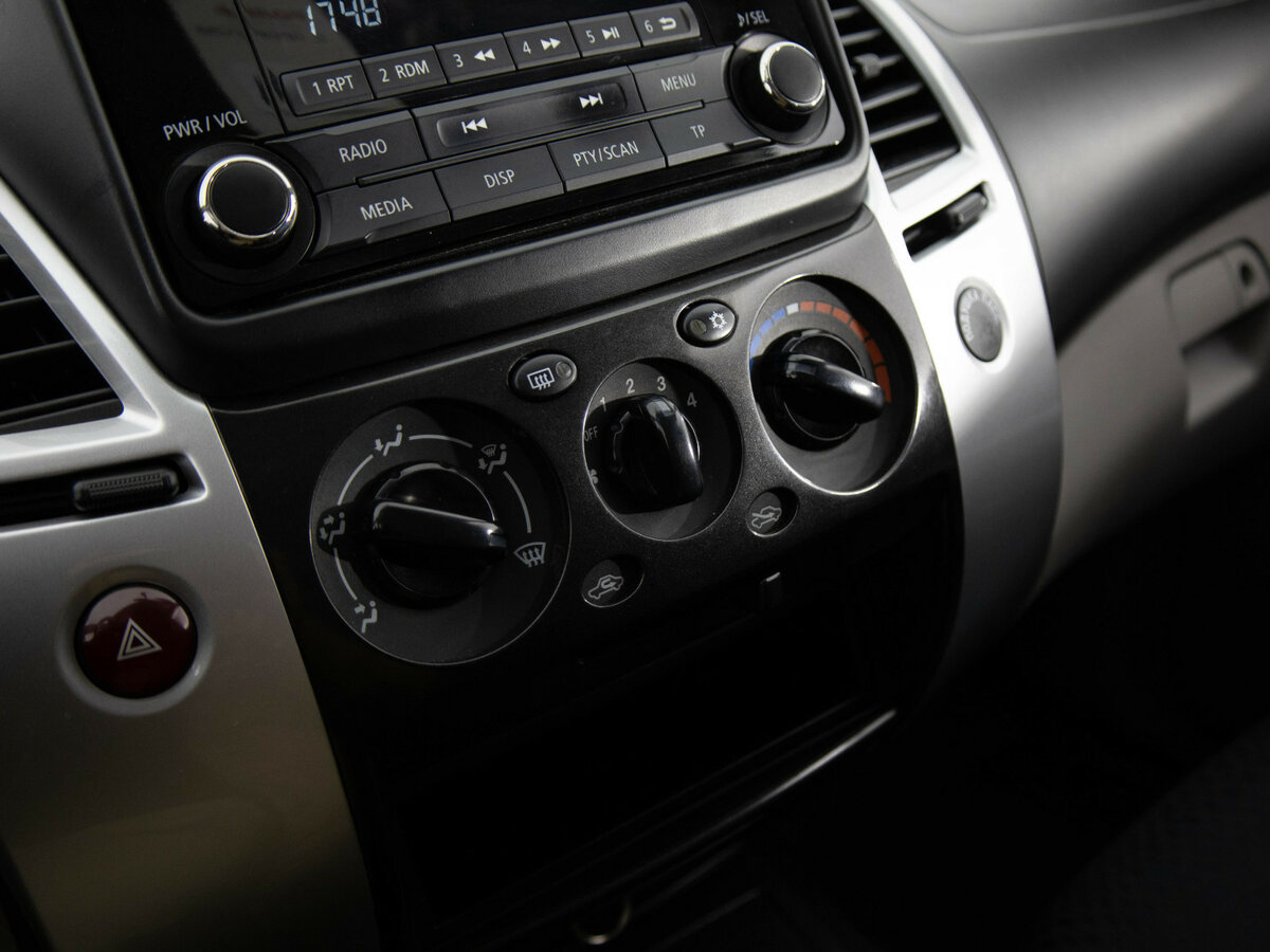 Mitsubishi Pajero Sport б/у, 2014, Механическая. Фото: #12