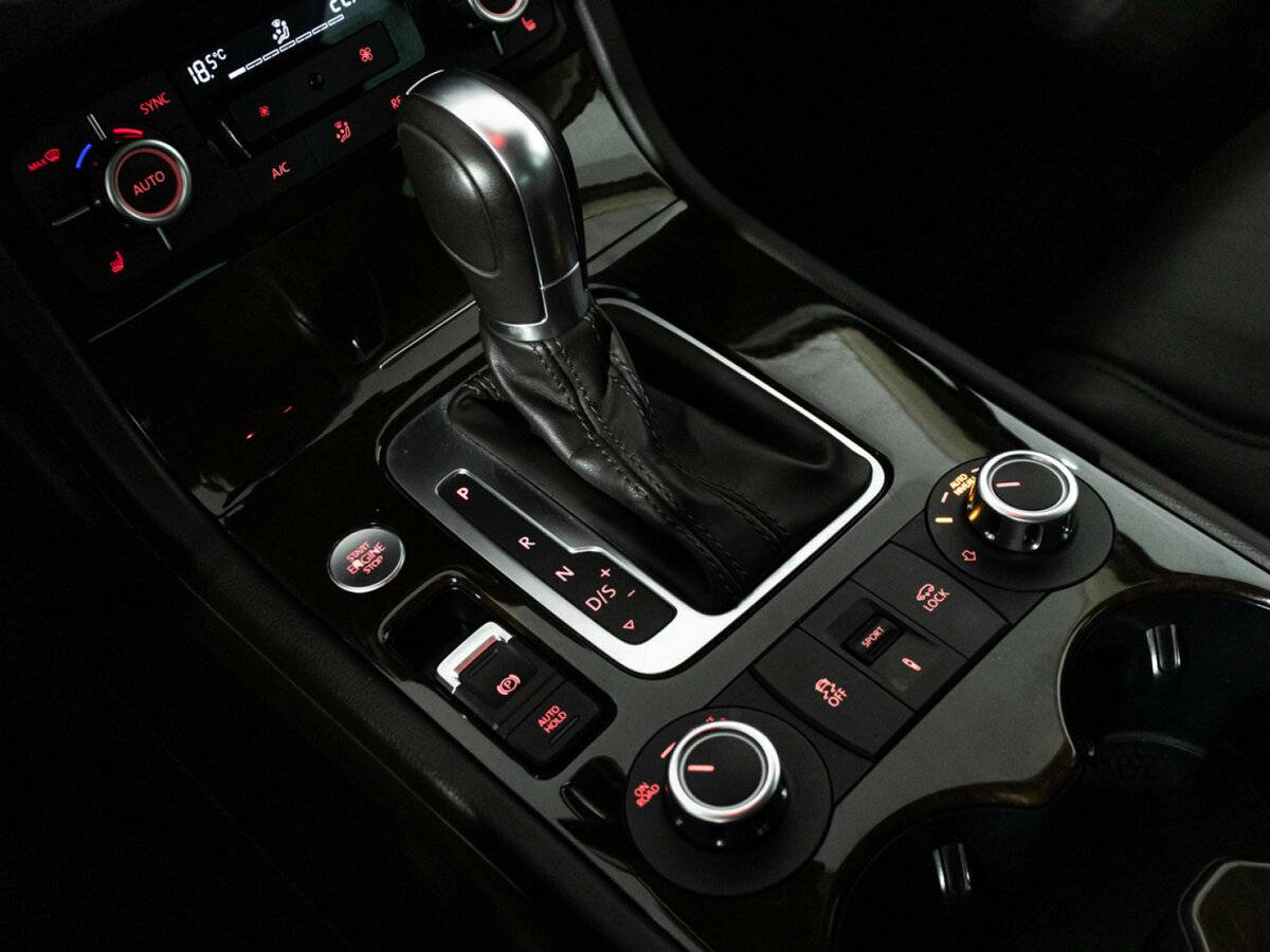 Volkswagen Touareg б/у, 2014, Автоматическая. Фото: #17