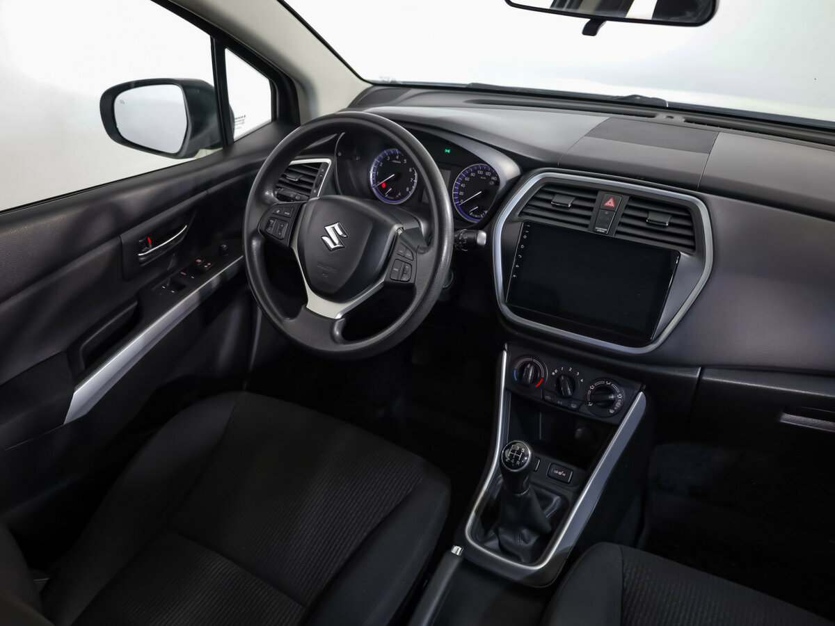 Suzuki SX4 б/у, 2017, Механическая. Фото: #6