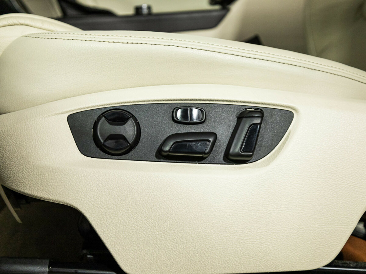 Volkswagen Touareg б/у, 2013, Автоматическая. Фото: #13