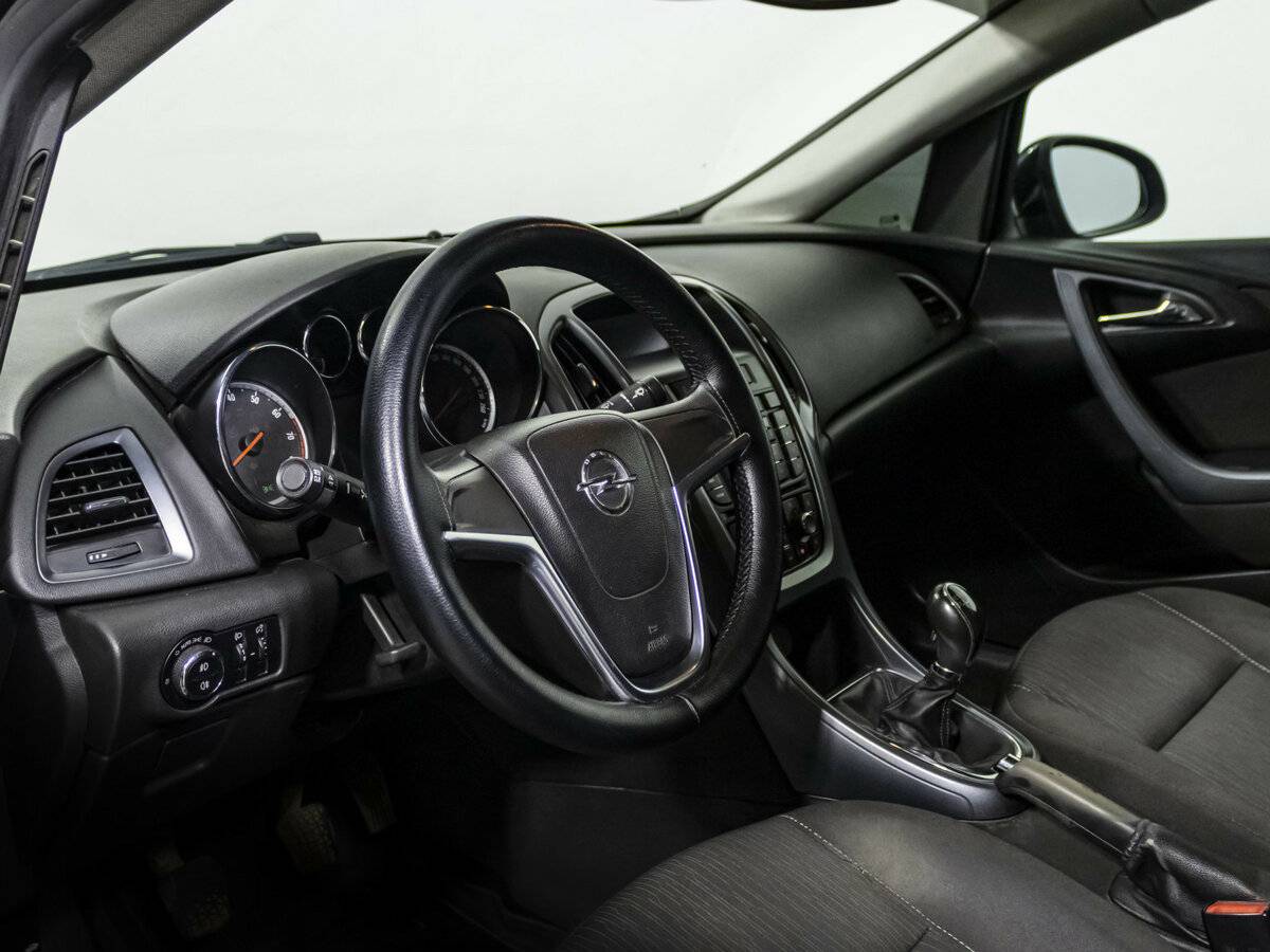 Opel Astra б/у, 2013, Механическая. Фото: #7