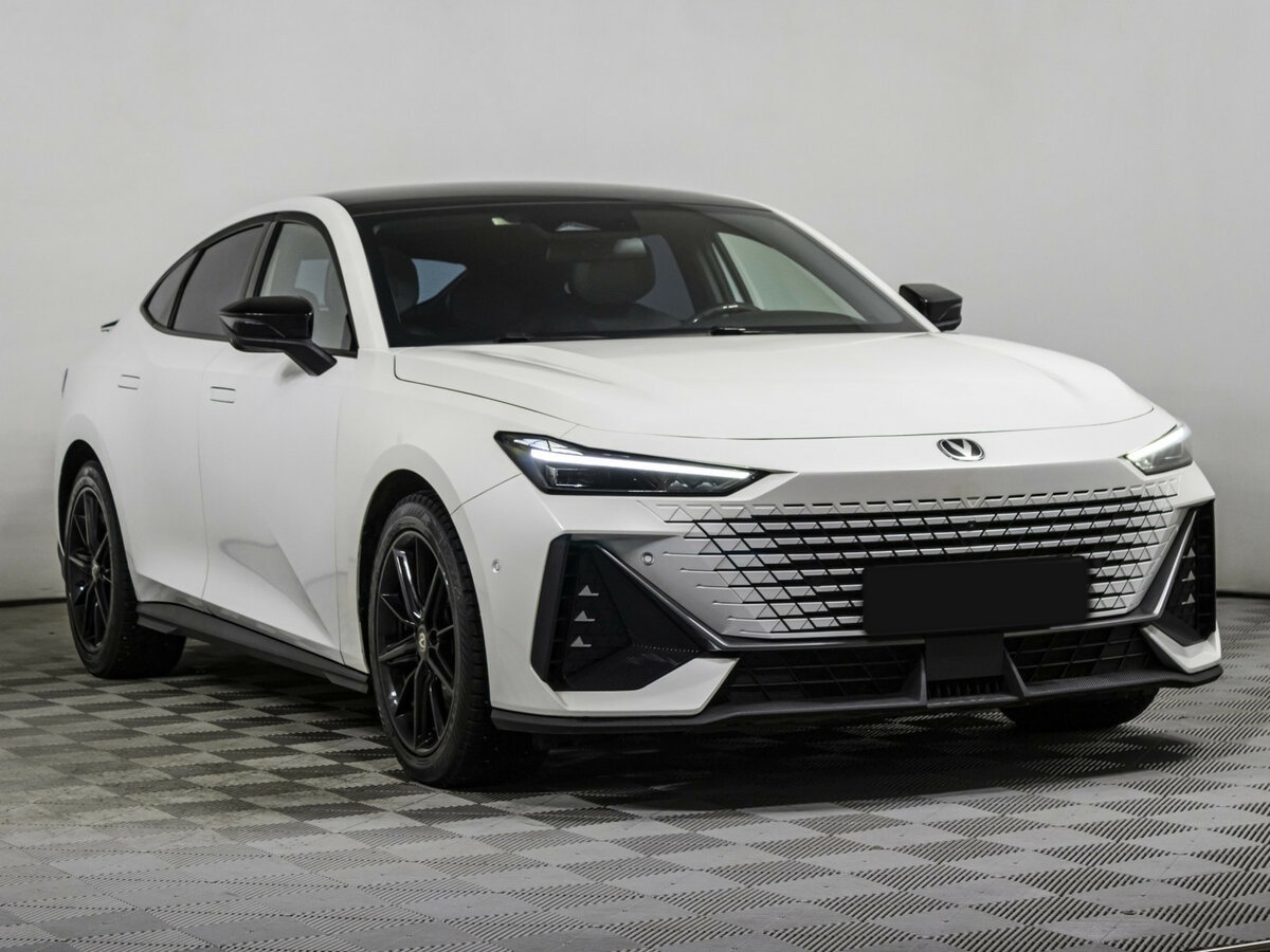 Чанган УНИ-В б/у, 2023, Роботизированная. Фото: #2