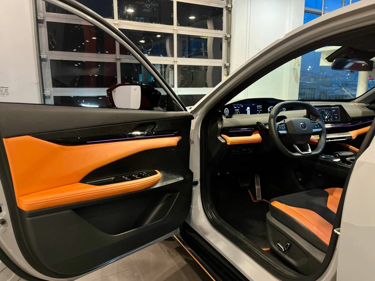 Changan UNI-V б/у, 2023, Роботизированная. Фото: #17