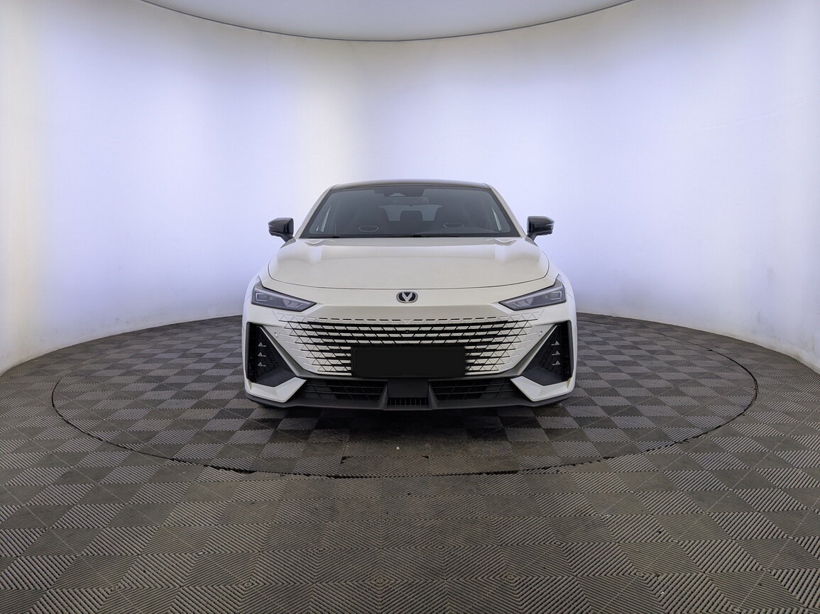 Changan UNI-V б/у, 2023, Роботизированная. Фото: #1