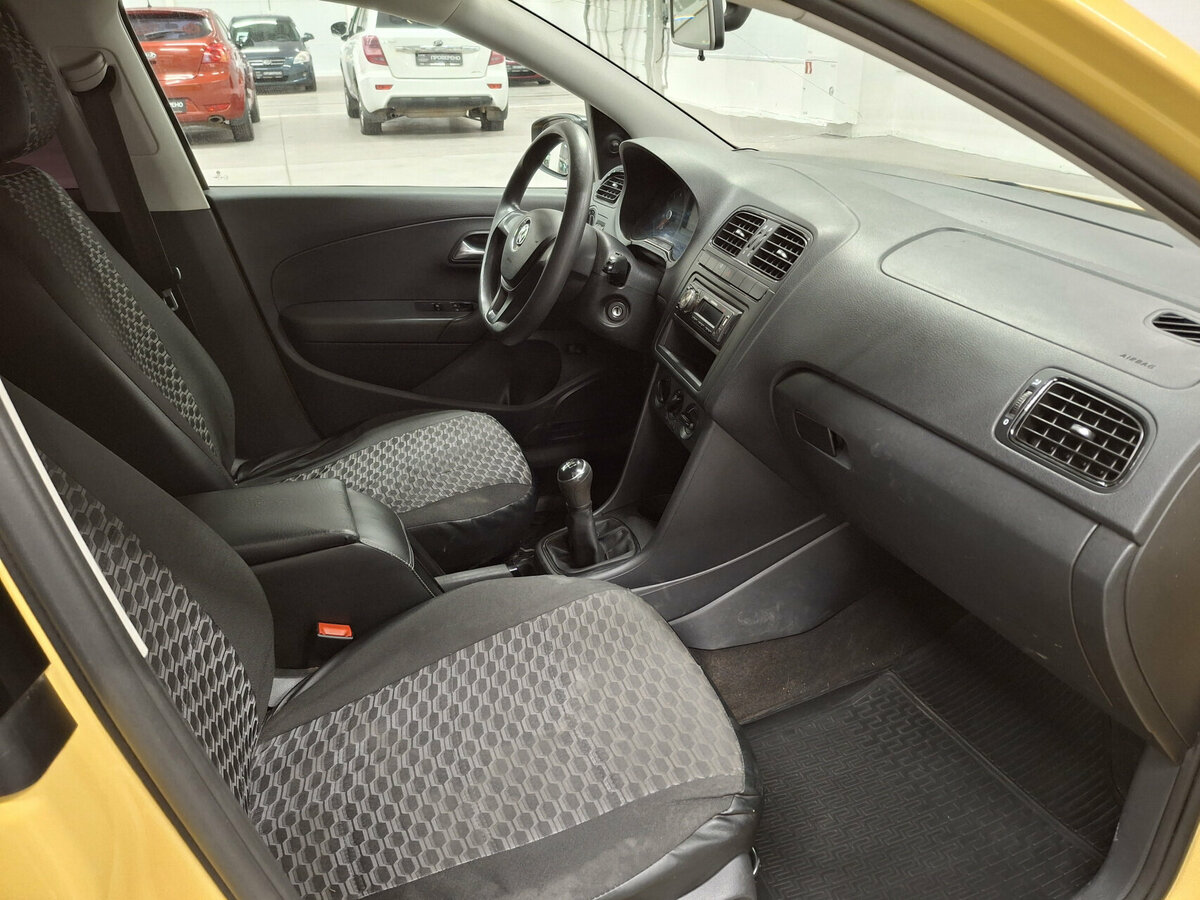 Фольксваген Поло б/у, 2017, Механическая. Фото: #10