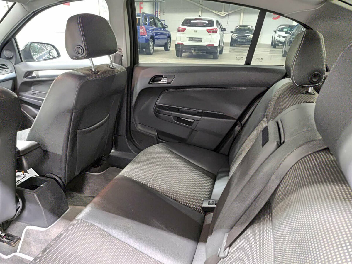 Опель Астра б/у, 2012, Автоматическая. Фото: #11