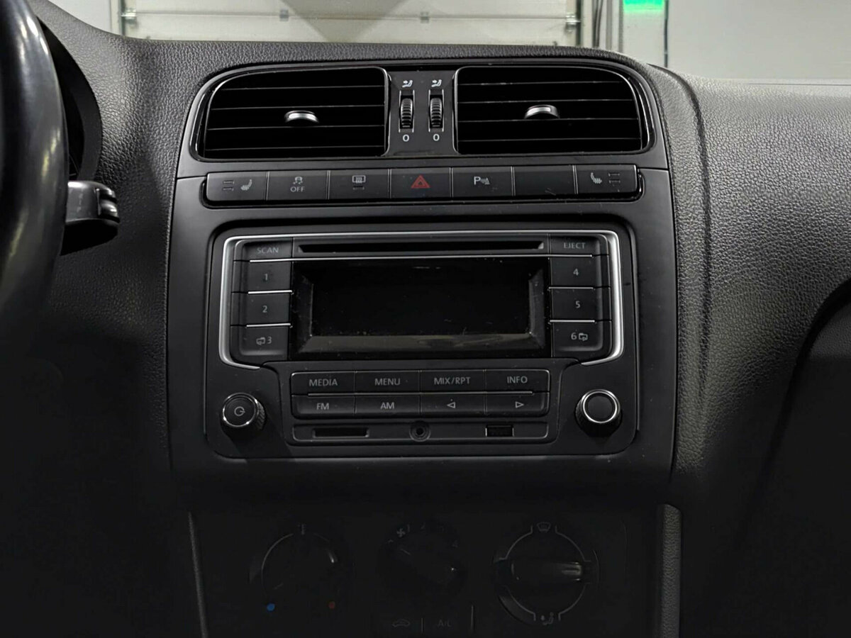 Фольксваген Поло б/у, 2015, Автоматическая. Фото: #14